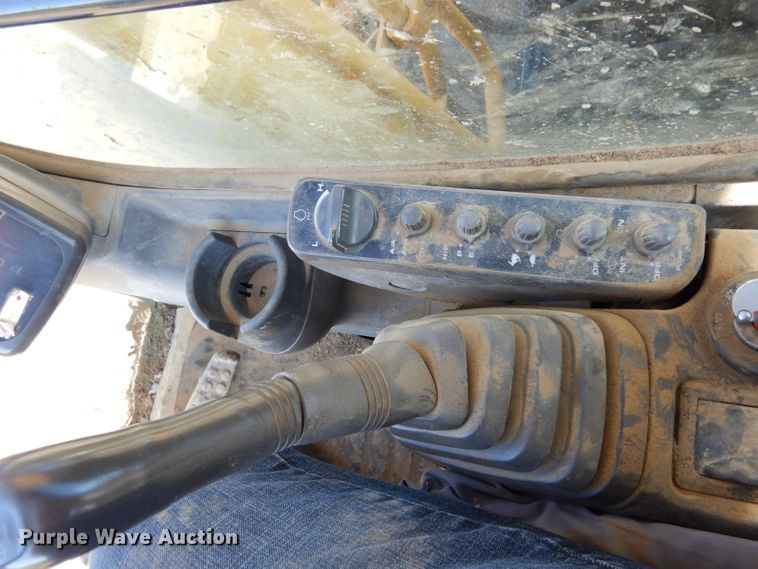 image for item DJ4405 2005 John Deere 200C LC  excavator