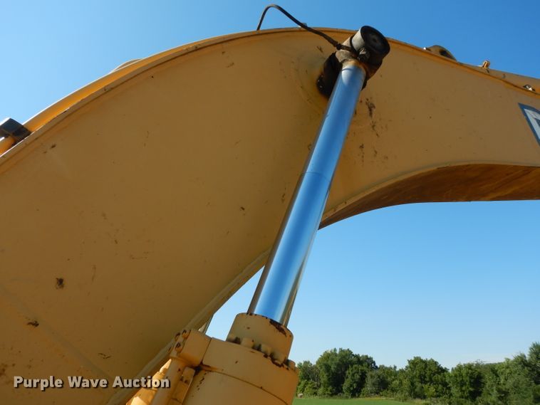 image for item DJ4405 2005 John Deere 200C LC  excavator