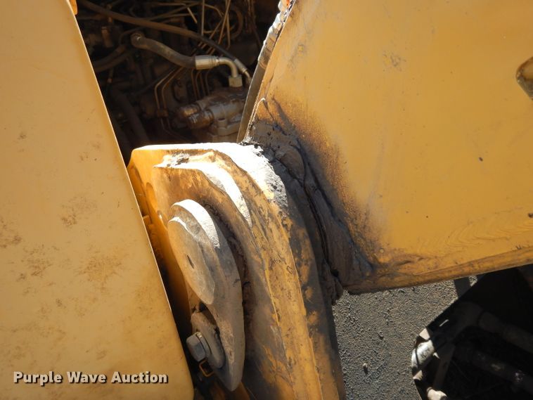 image for item DJ4405 2005 John Deere 200C LC  excavator