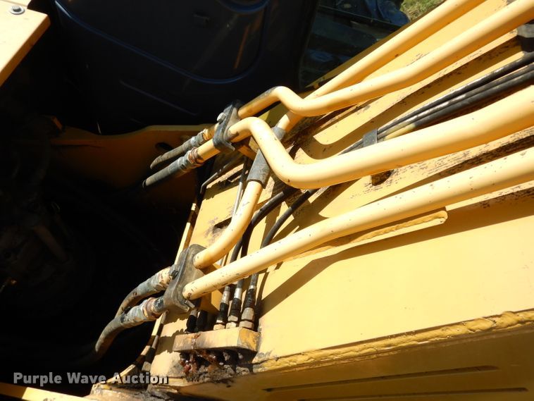 image for item DJ4405 2005 John Deere 200C LC  excavator