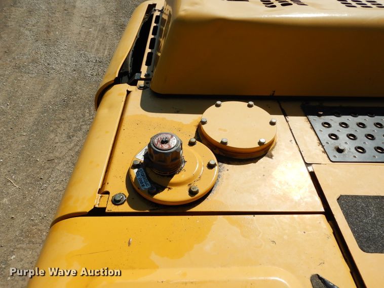 image for item DJ4405 2005 John Deere 200C LC  excavator