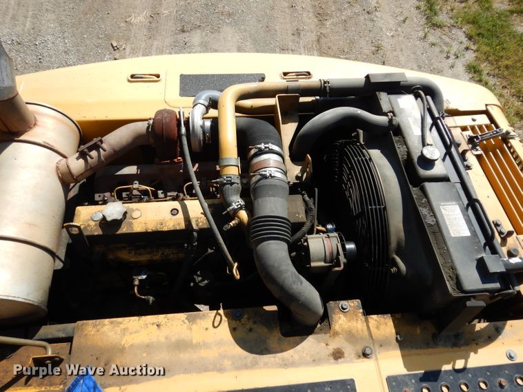 image for item DJ4405 2005 John Deere 200C LC  excavator