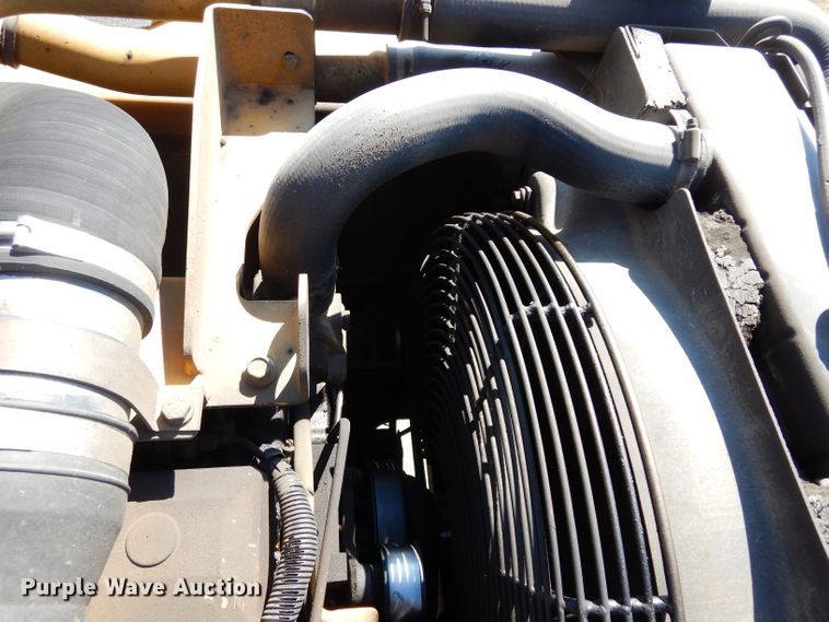 image for item DJ4405 2005 John Deere 200C LC  excavator