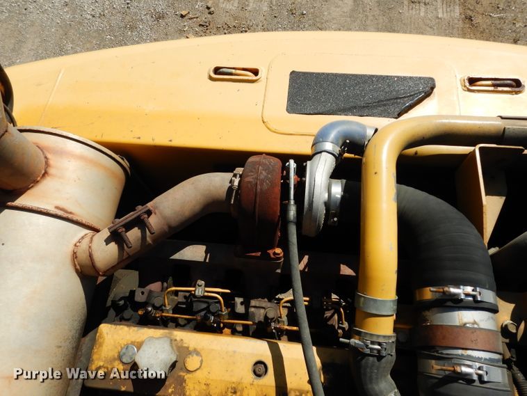 image for item DJ4405 2005 John Deere 200C LC  excavator