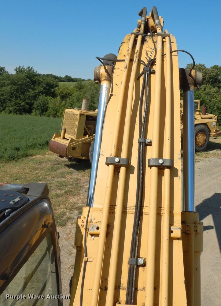 image for item DJ4405 2005 John Deere 200C LC  excavator