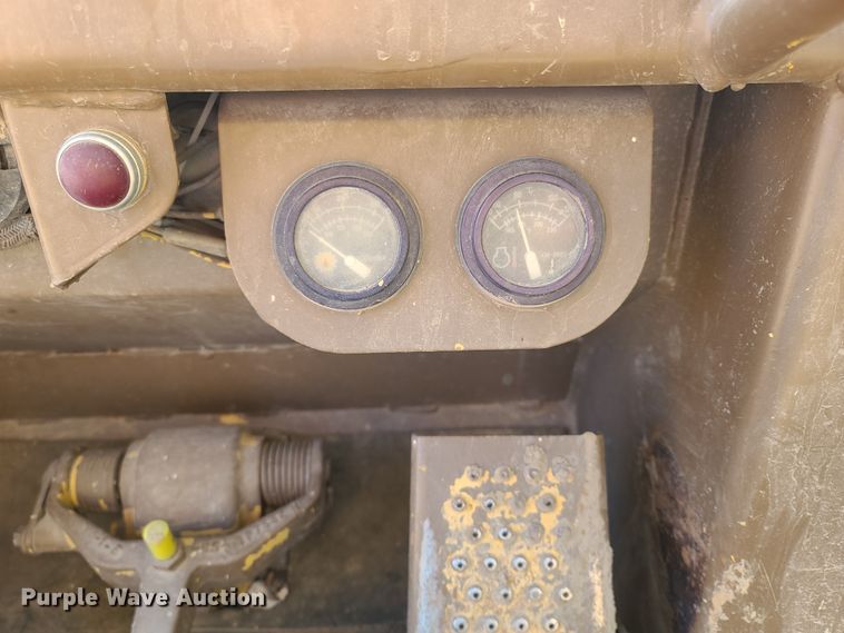 image for item DJ4415 1988 Caterpillar 953  track loader