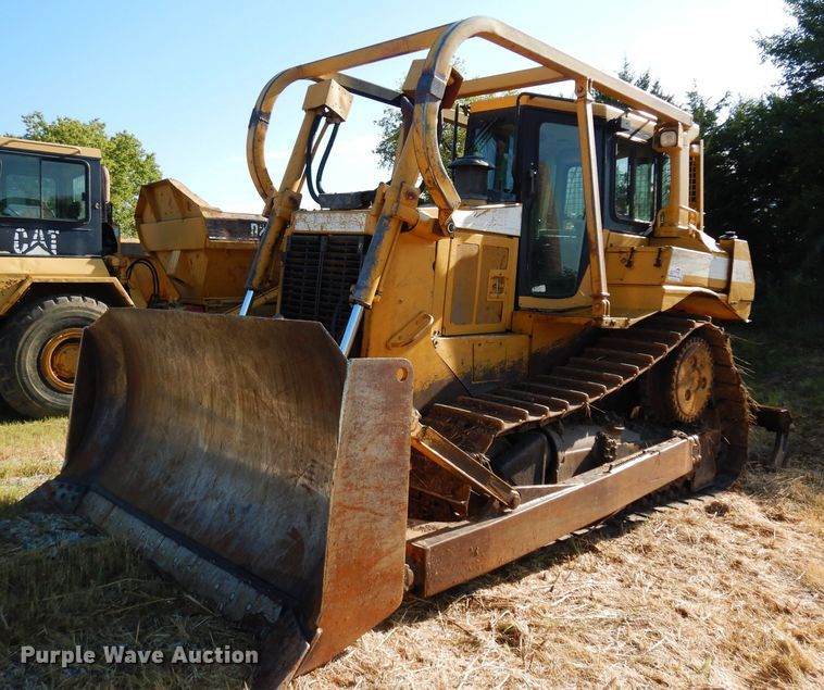 image for item DJ4421 1997 Caterpillar D6R  dozer