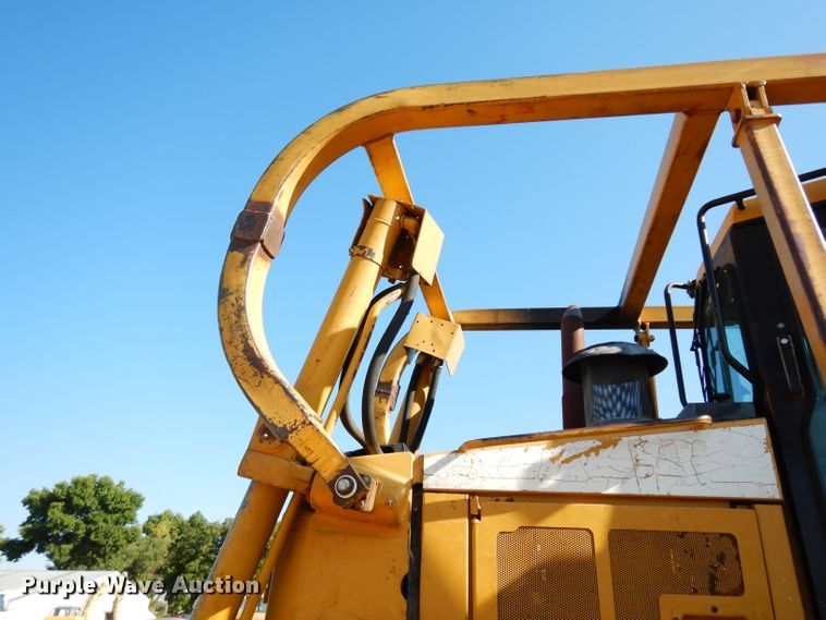 image for item DJ4421 1997 Caterpillar D6R  dozer