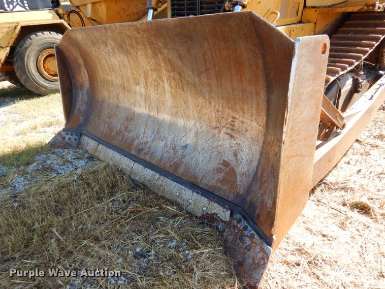 image for item DJ4421 1997 Caterpillar D6R  dozer