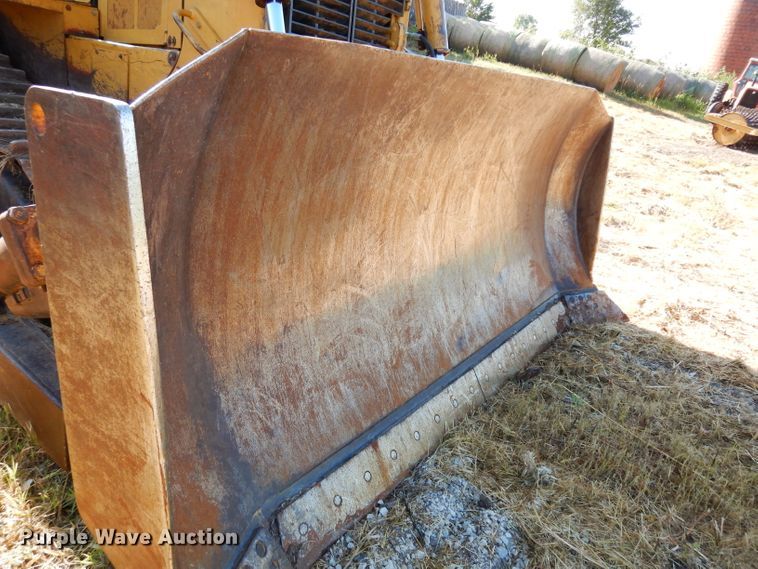 image for item DJ4421 1997 Caterpillar D6R  dozer