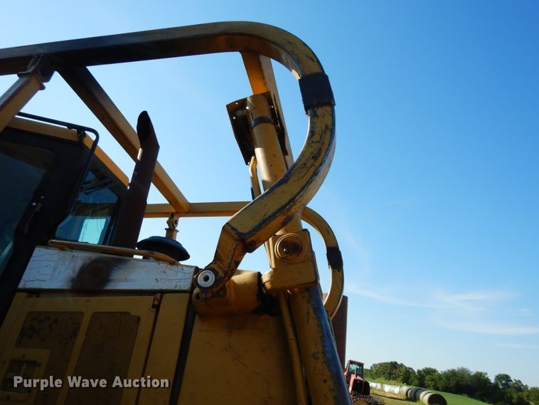 image for item DJ4421 1997 Caterpillar D6R  dozer