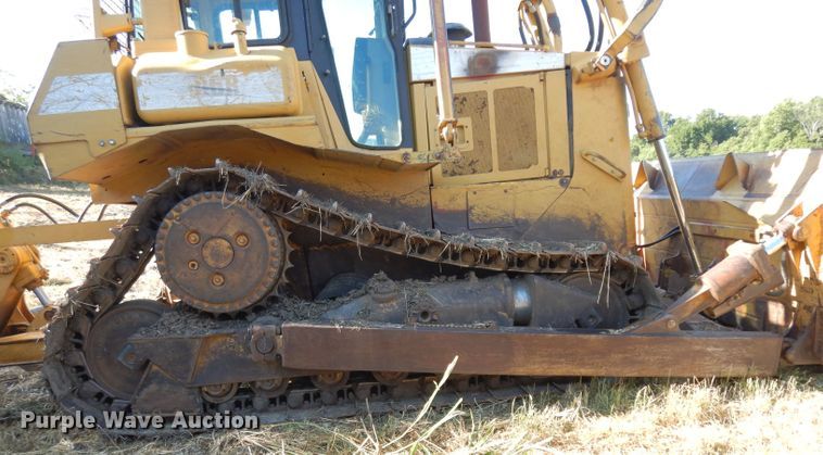 image for item DJ4421 1997 Caterpillar D6R  dozer