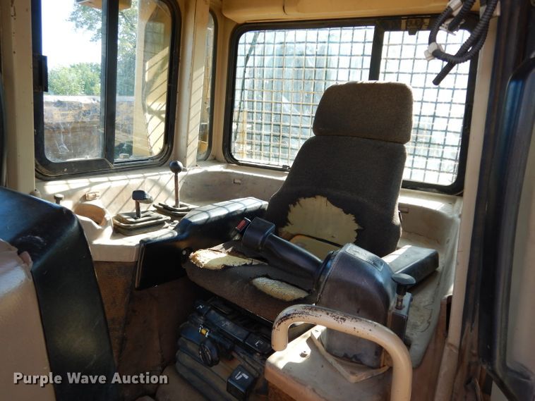 image for item DJ4421 1997 Caterpillar D6R  dozer