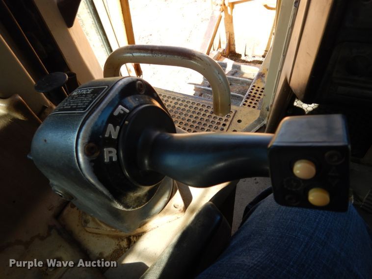 image for item DJ4421 1997 Caterpillar D6R  dozer