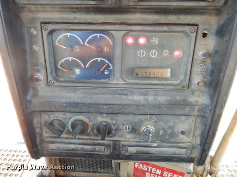 image for item DJ4421 1997 Caterpillar D6R  dozer