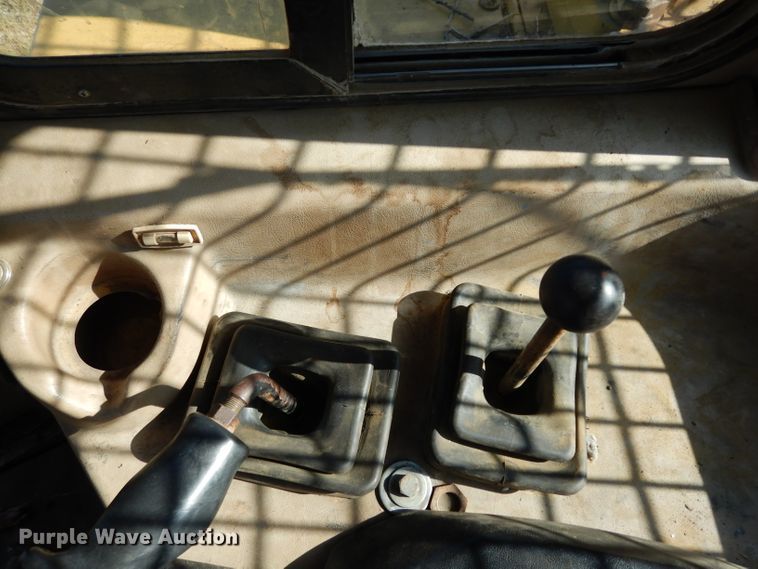 image for item DJ4421 1997 Caterpillar D6R  dozer