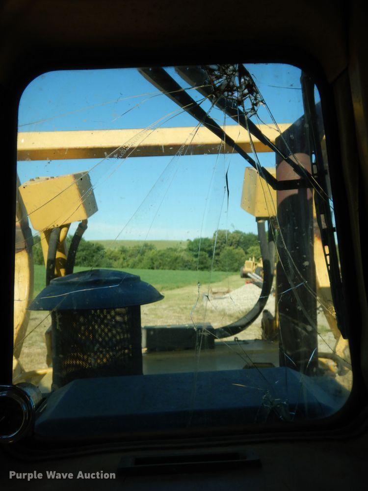 image for item DJ4421 1997 Caterpillar D6R  dozer