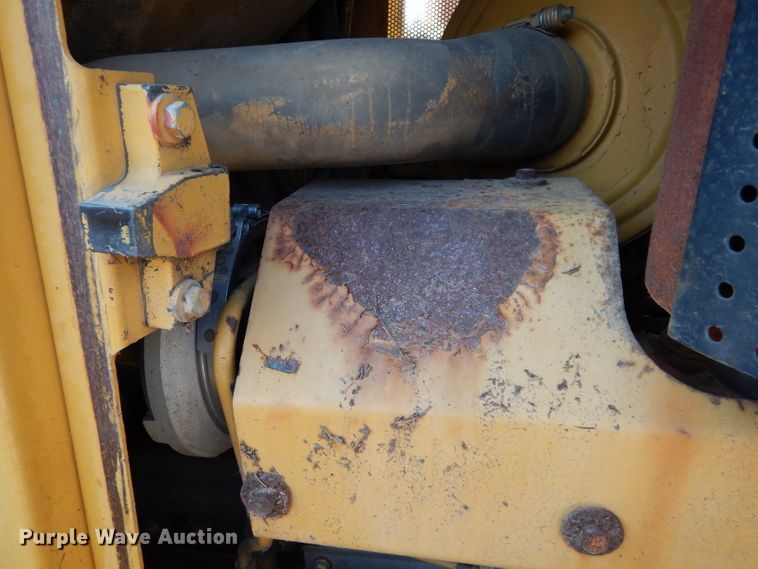 image for item DJ4421 1997 Caterpillar D6R  dozer