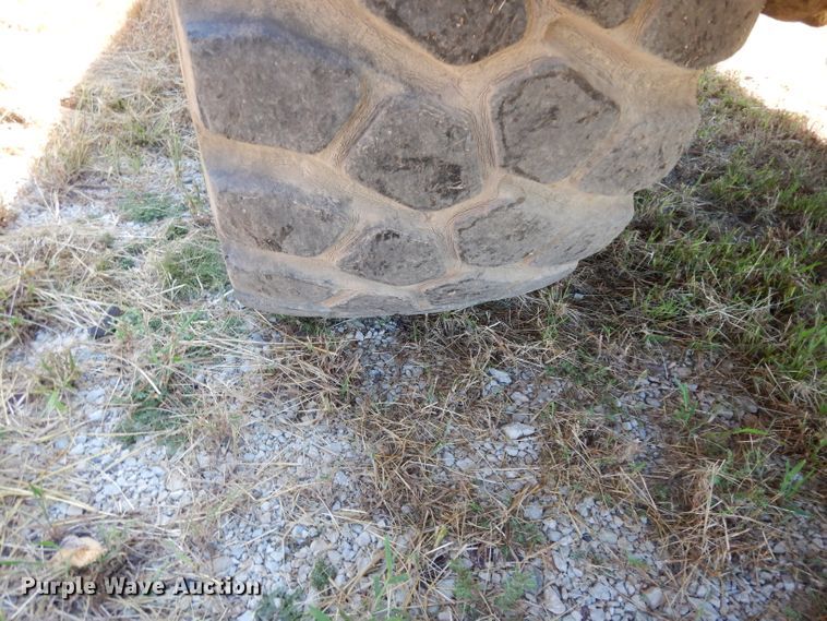 image for item DJ4422 1997 Caterpillar D250E  haul truck