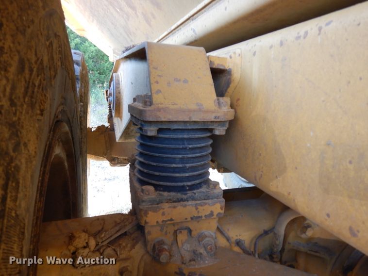 image for item DJ4422 1997 Caterpillar D250E  haul truck