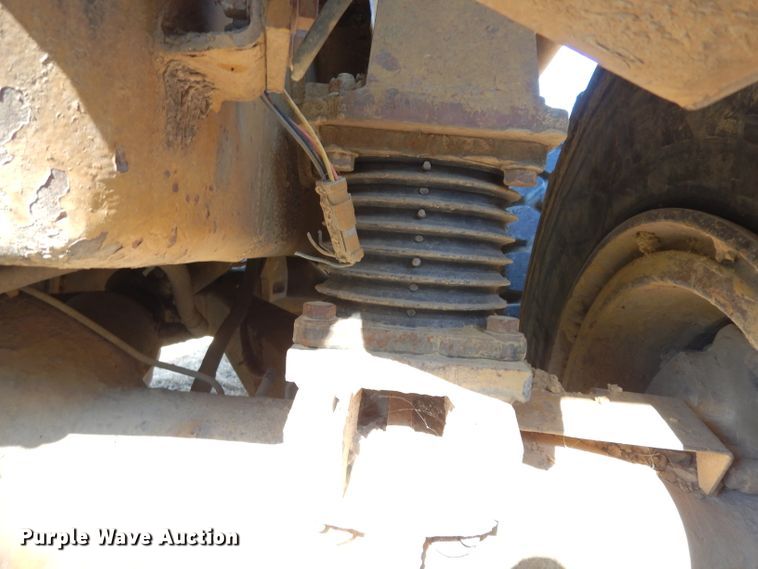 image for item DJ4422 1997 Caterpillar D250E  haul truck