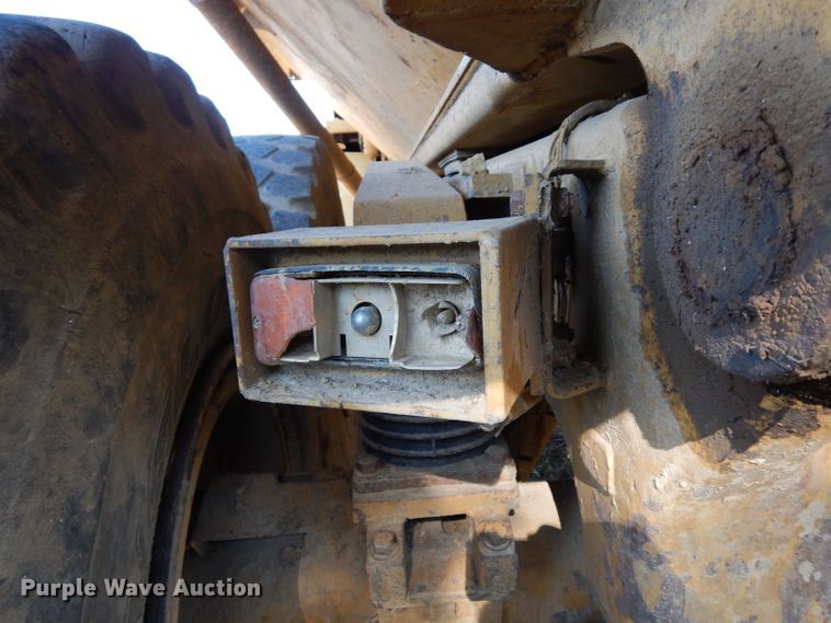 image for item DJ4422 1997 Caterpillar D250E  haul truck