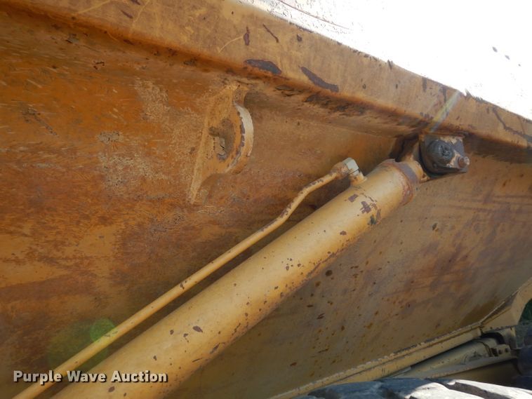 image for item DJ4422 1997 Caterpillar D250E  haul truck