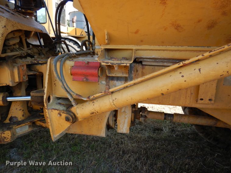 image for item DJ4422 1997 Caterpillar D250E  haul truck