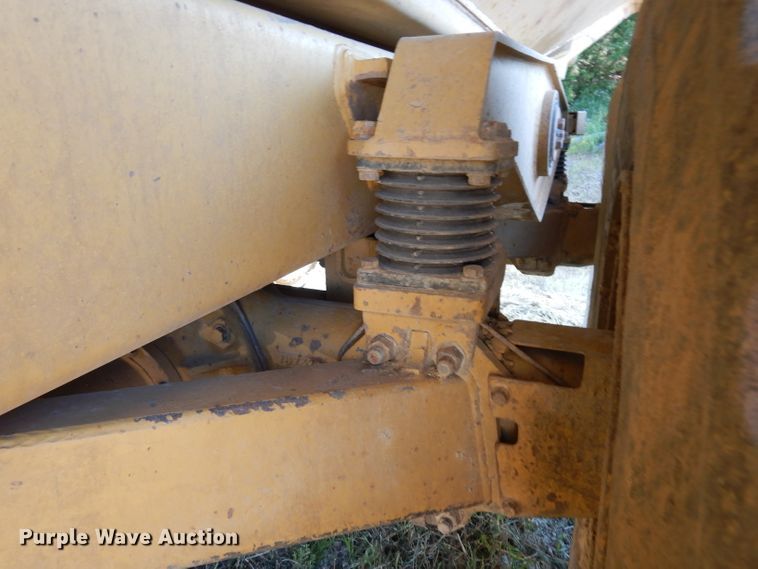 image for item DJ4422 1997 Caterpillar D250E  haul truck