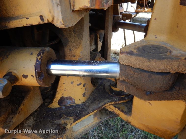 image for item DJ4422 1997 Caterpillar D250E  haul truck