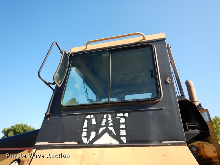 image for item DJ4422 1997 Caterpillar D250E  haul truck