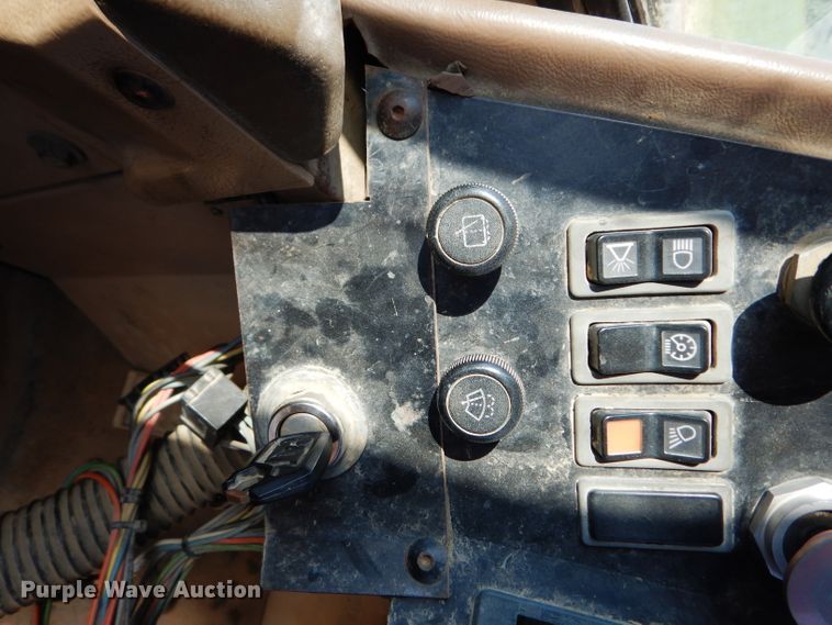 image for item DJ4422 1997 Caterpillar D250E  haul truck