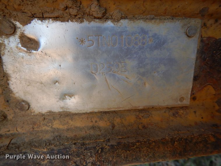 image for item DJ4422 1997 Caterpillar D250E  haul truck