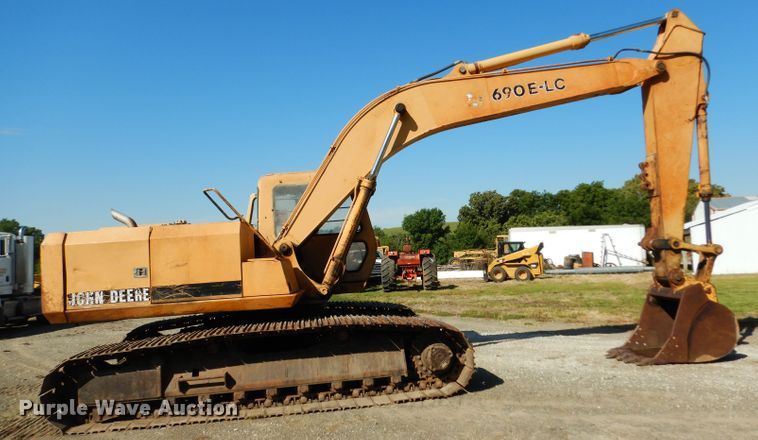 image for item DJ4424 1992 John Deere 690E LC  excavator