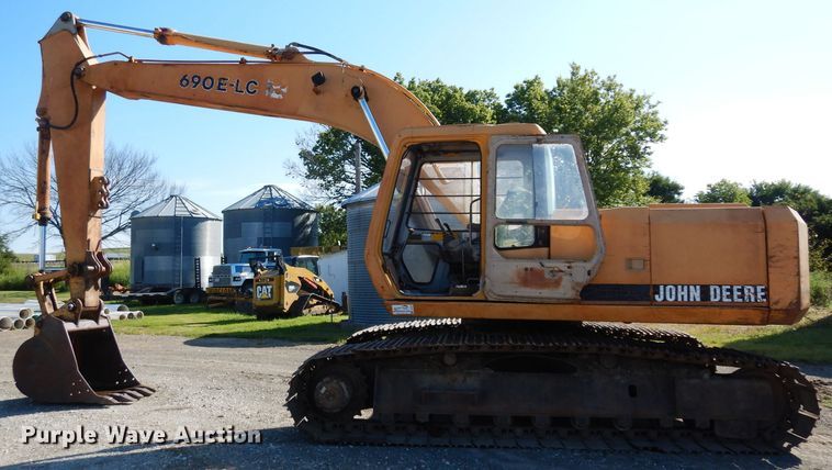 image for item DJ4424 1992 John Deere 690E LC  excavator