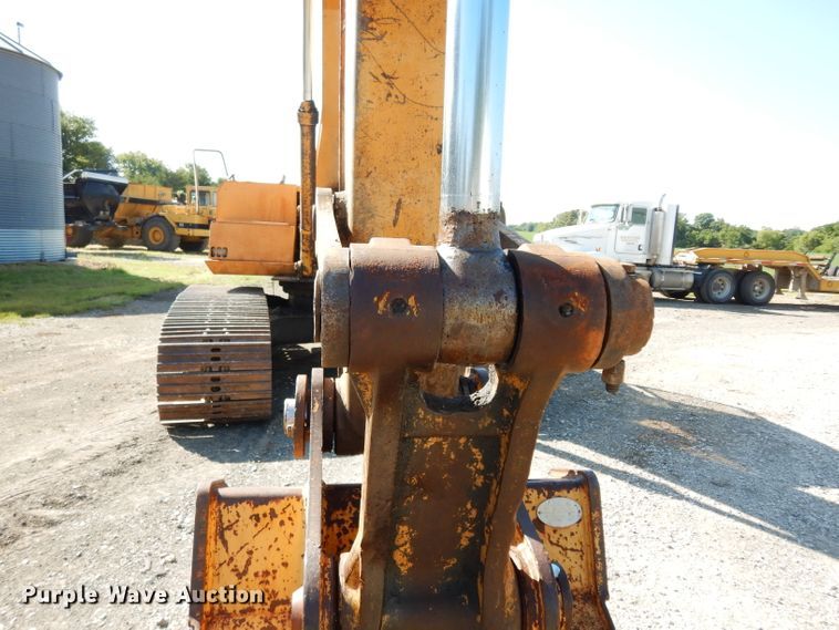 image for item DJ4424 1992 John Deere 690E LC  excavator