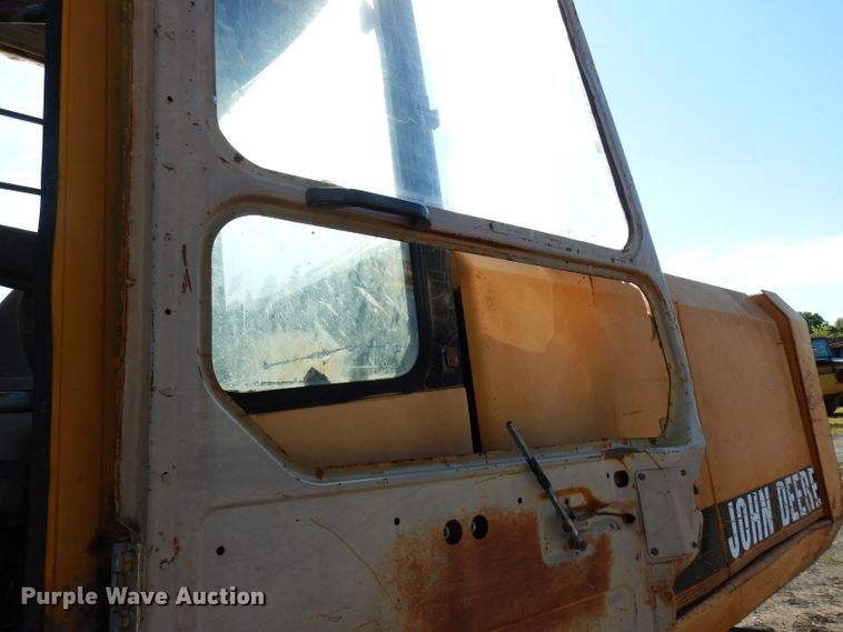 image for item DJ4424 1992 John Deere 690E LC  excavator