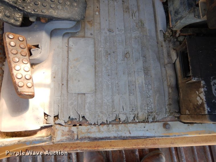 image for item DJ4424 1992 John Deere 690E LC  excavator