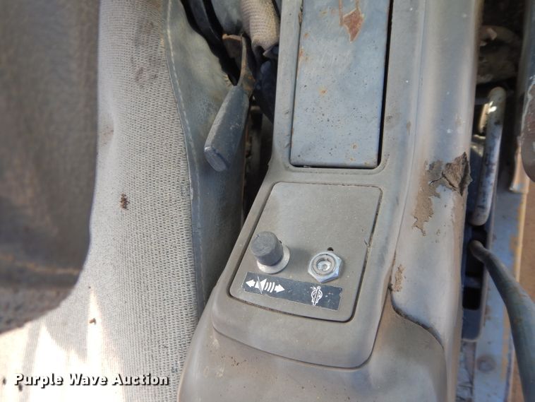 image for item DJ4424 1992 John Deere 690E LC  excavator