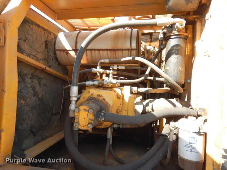 image for item DJ4424 1992 John Deere 690E LC  excavator