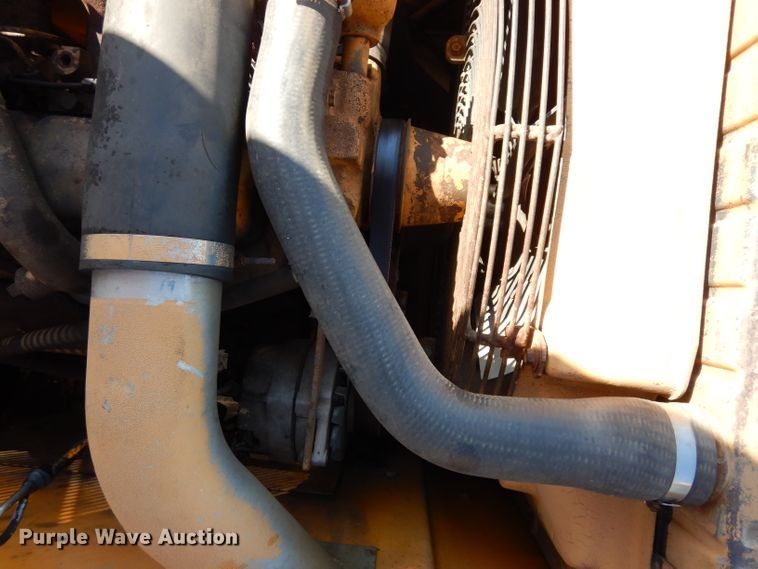 image for item DJ4424 1992 John Deere 690E LC  excavator