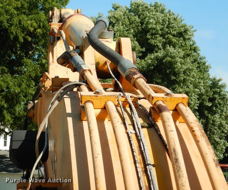 image for item DJ4424 1992 John Deere 690E LC  excavator