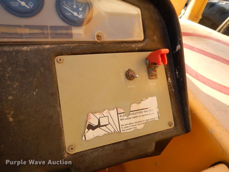 image for item DJ5773 2002 Pettibone 10044  telehandler