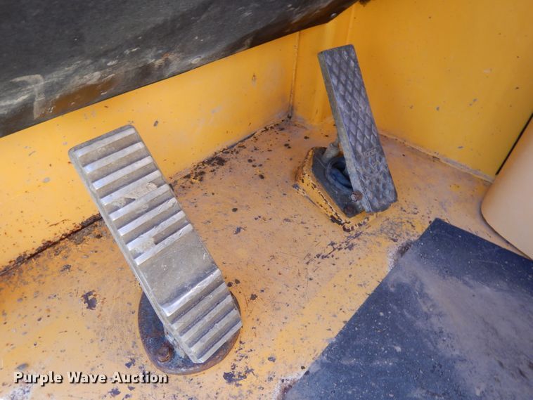 image for item DJ5773 2002 Pettibone 10044  telehandler