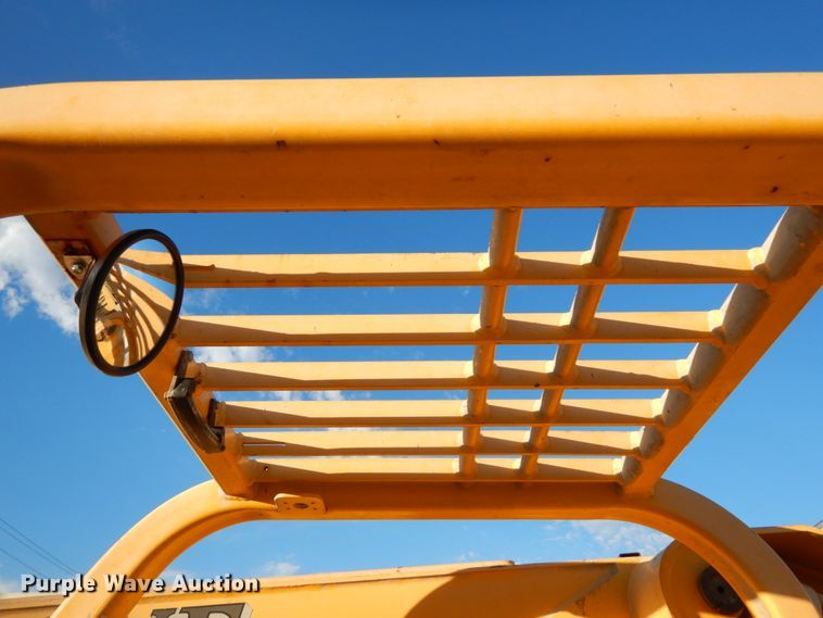 image for item DJ5773 2002 Pettibone 10044  telehandler