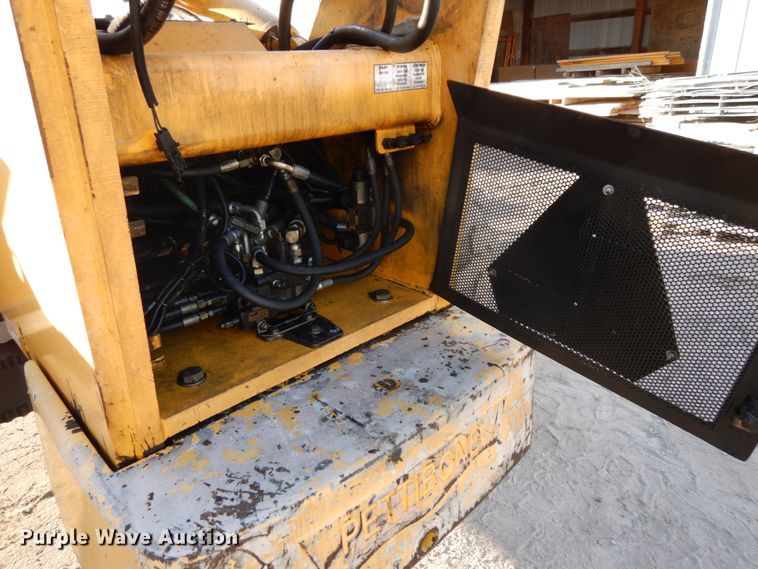 image for item DJ5773 2002 Pettibone 10044  telehandler