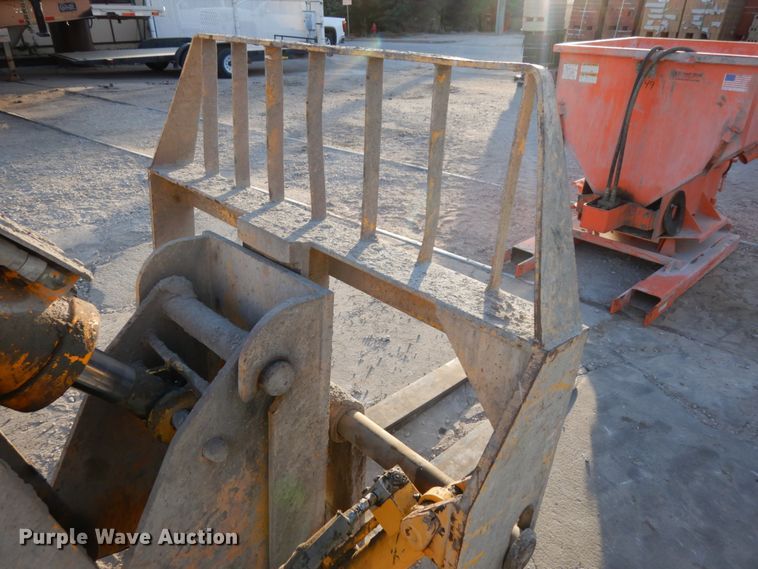 image for item DJ5773 2002 Pettibone 10044  telehandler