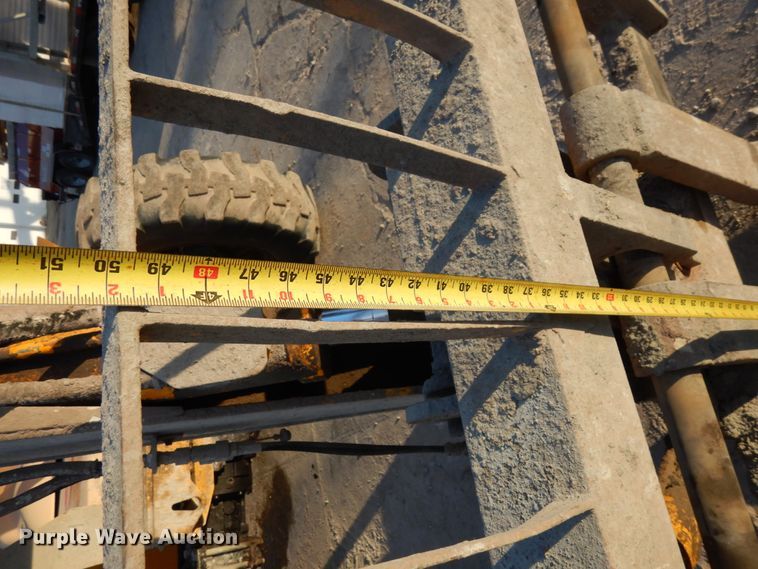 image for item DJ5773 2002 Pettibone 10044  telehandler