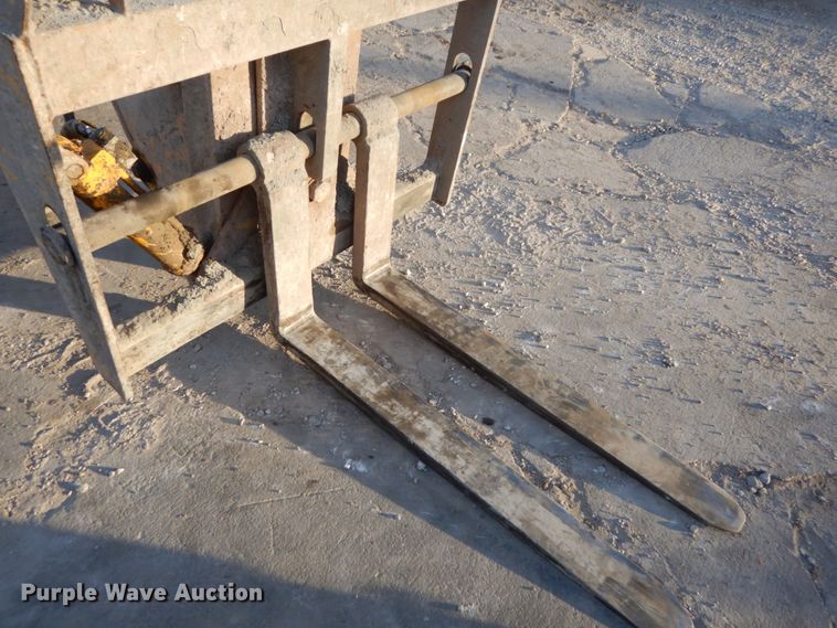 image for item DJ5773 2002 Pettibone 10044  telehandler