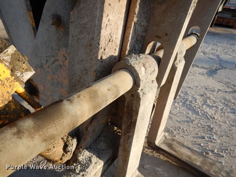 image for item DJ5773 2002 Pettibone 10044  telehandler